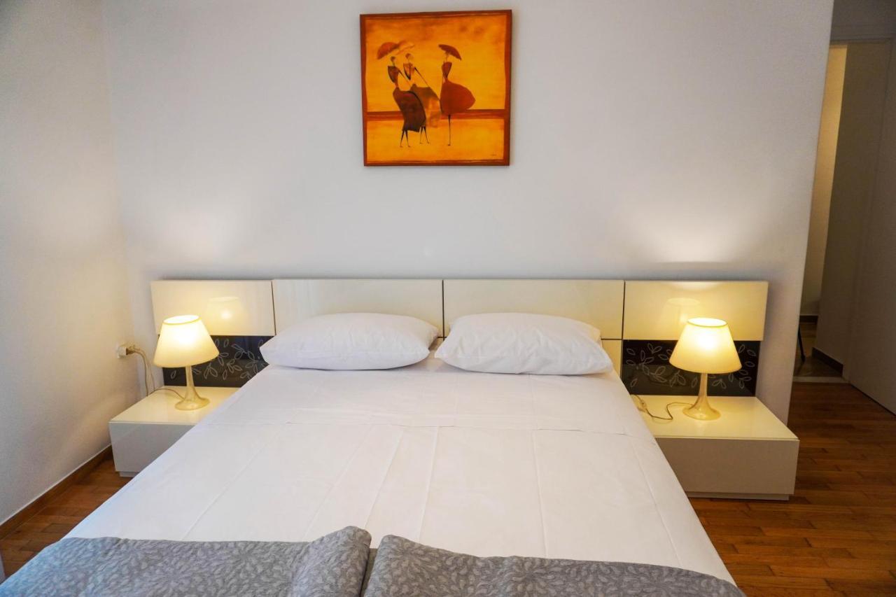 Marianna'S Stylish Brand New Apt In The Heart Of Atina Dış mekan fotoğraf